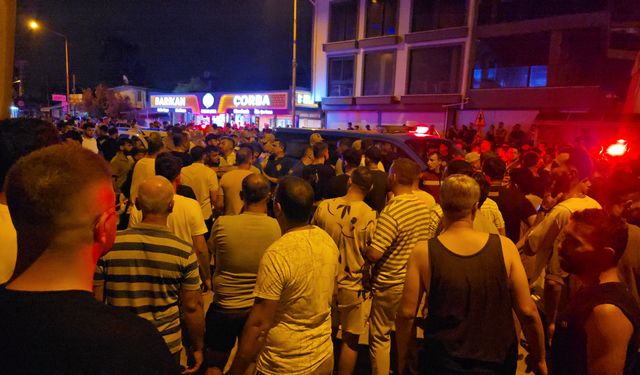 Hatay'da Taşkınlık Çıkarıp, 1 Kişiyi Bıçakladılar; Linçten Zor Kurtuldular