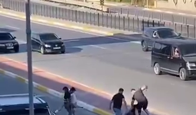 İki grup arasında çekiçli kavga