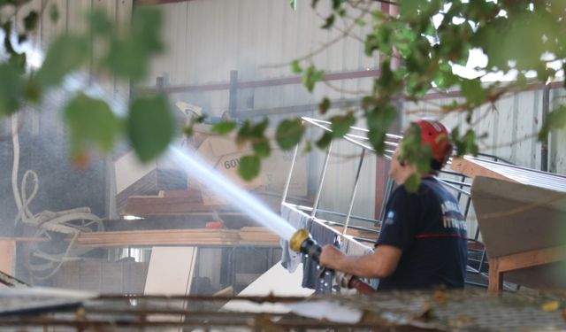 İş yerinin deposunda yangın