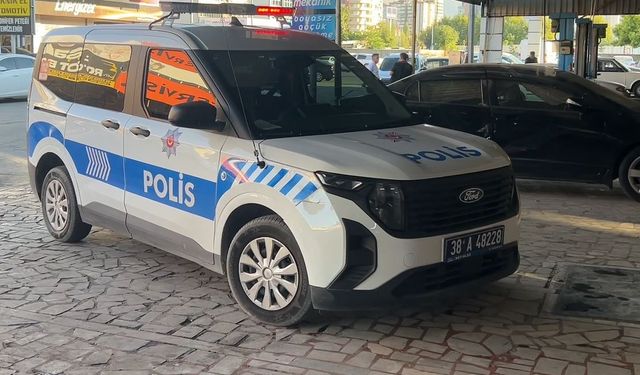 Kalfa, çırağını tabancayla kazara yaraladı