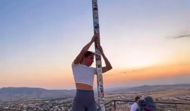 Kapadokya'da Bayrak Direğinde Dans Etti, Soruşturma Açıldı