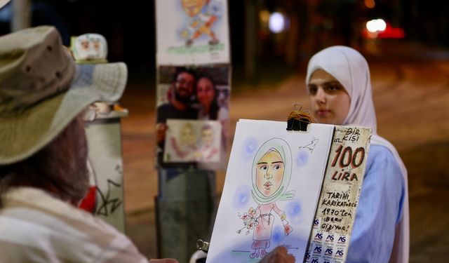 Kültürpark'ta ağacın altında 55 yıldır karikatür çiziyor