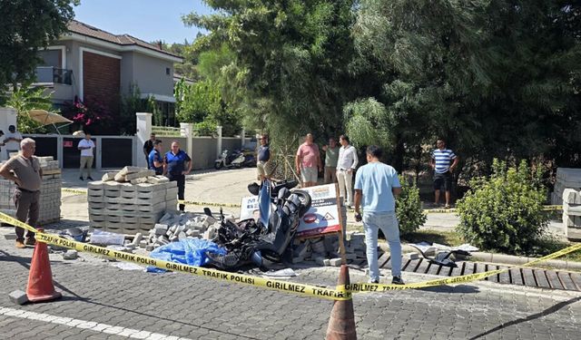 Levhaya çarpan motosiklet sürücüsü yaşamını yitirdi