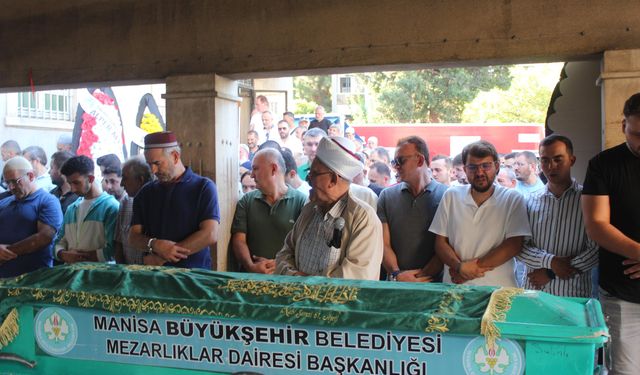 Oğlunun cenaze namazı kıldırdı