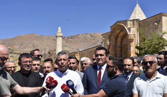 Özgür Özel, TBMM'yi olağanüstü toplantıya çağırdı