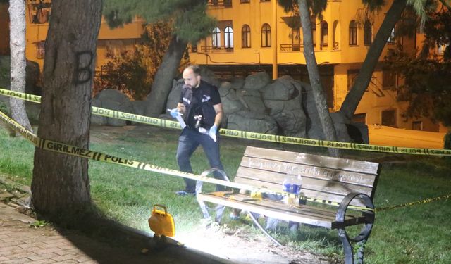 Parktaki Kavgada Kalbinden Bıçaklandı