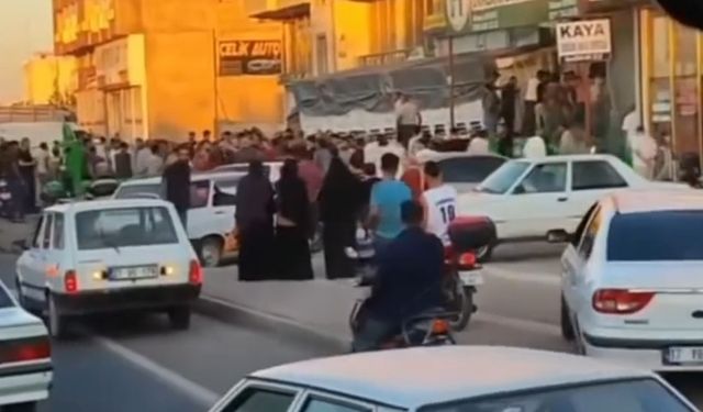 Şanlıurfa'da TIR iş yerine girdi
