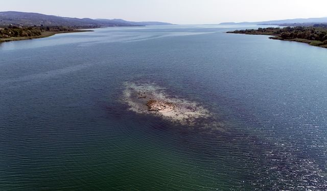 Sapanca Gölü’nde Sular Çekildi, Tarihi Kilise Gün Yüzüne Çıktı