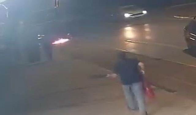 Seyir halindeki otomobil alev topuna dönüştü