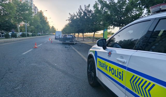 Silahlı kavgada otomobili yaktılar