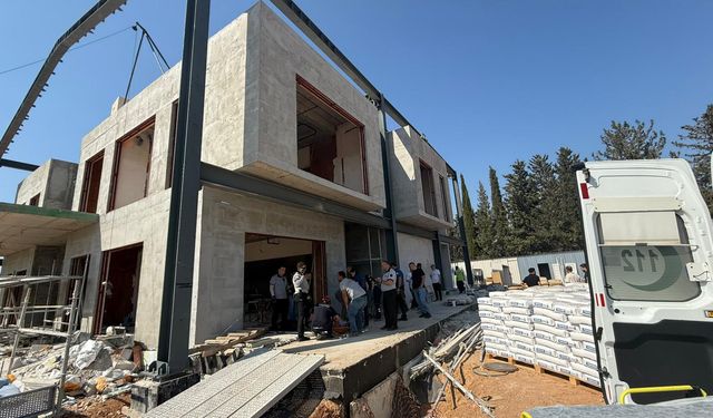 Su Deposunda Merdivenden Düştü, Bacağı Kırdı