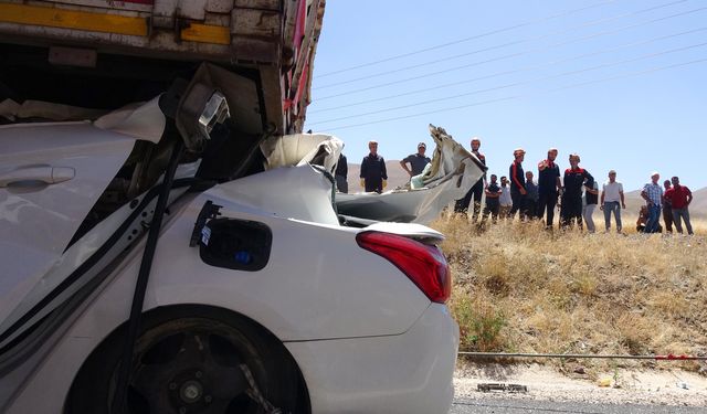 TIR'ın Altına Girdi Hayatını Kaybetti