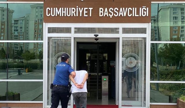 Uyuşturucu ile yakalandığı polisin serçe parmağını ısırarak kopardı