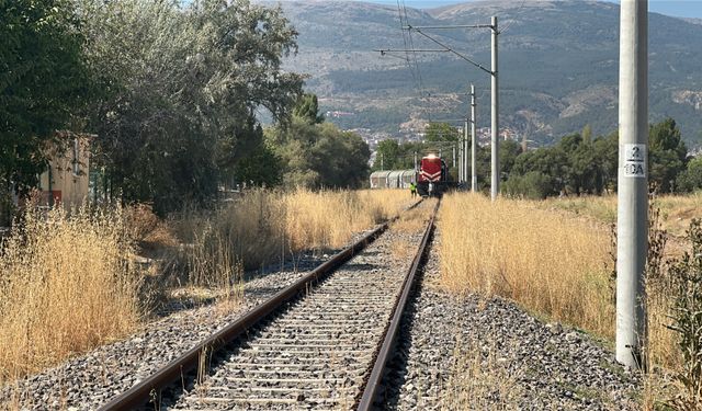 Yük treni yayaya çarptı