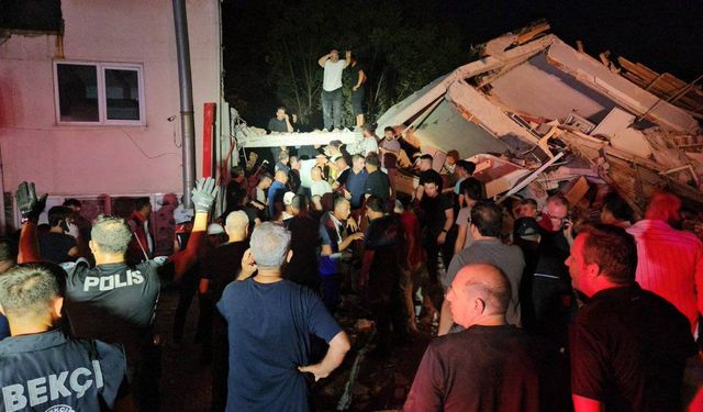Balıkesir depreminde acı haber: Ünlü oyuncunun amcası hayatını kaybetti