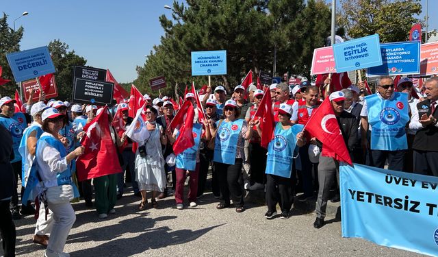 Memurlar Hazine Ve Maliye Bakanlığı Önünde Eylemde!