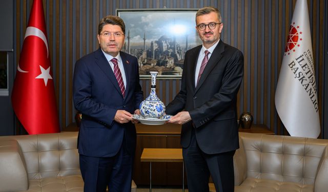 Bakan Tunç, İletişim Başkanı Duran ile bir araya geldi