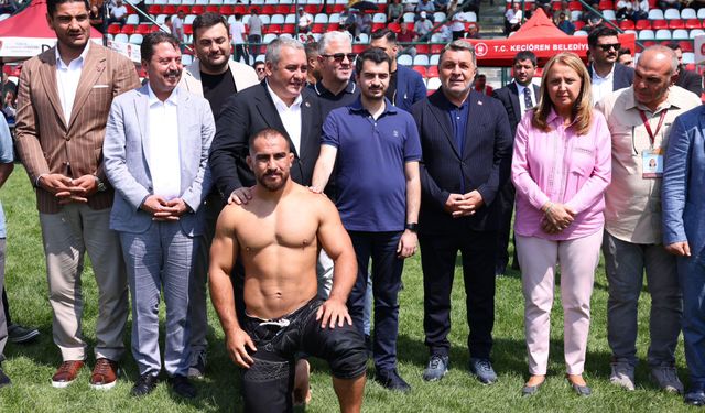 Güreşin kalbi Başkent'te attı!
