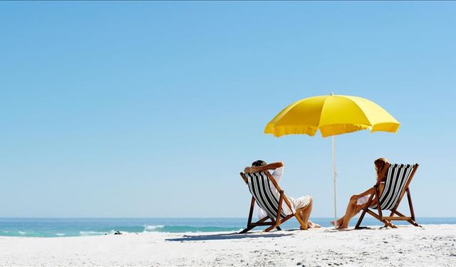 Antalya’da sıcak hava tatilcileri sahillere akın ettirdi