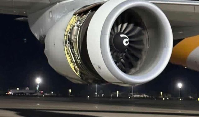 Tayvan'da kargo uçağı zor anlar yaşadı