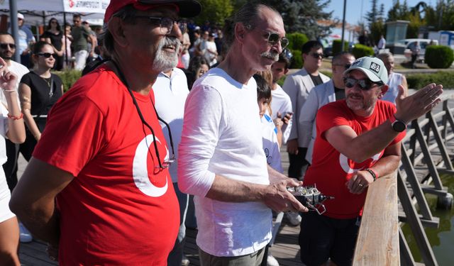 Etimesgut’ta Zafer Bayramı Coşkusu: Yelkenliler Göksu Parkı’nda Yarıştı