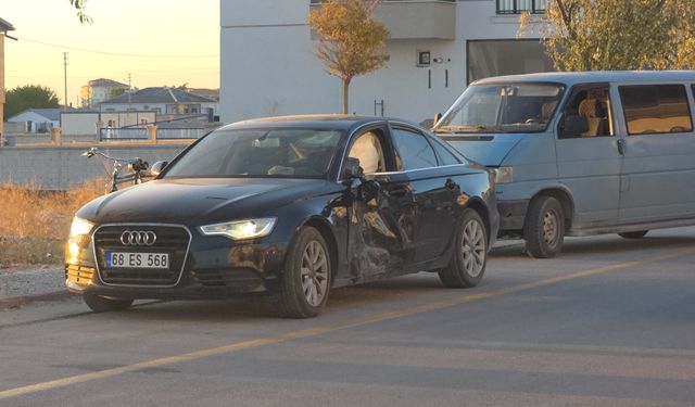 Aksaray'da motosiklet ile otomobil çarpıştı