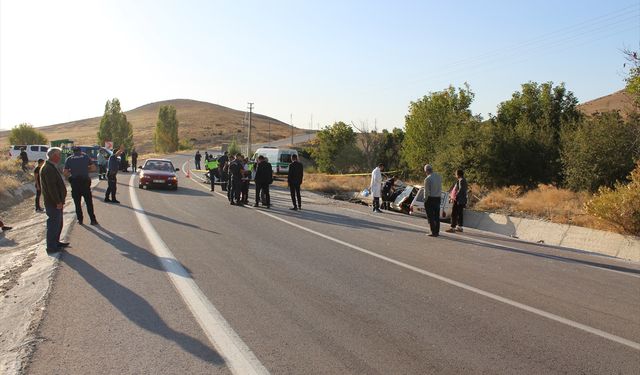 Konya'daki Trafik Kazasında 3 Yaşındaki İkizleri Hayattan Koparttı