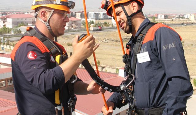 AFAD, Yeni Hayat Kurtarıcılarını Eğitiyor