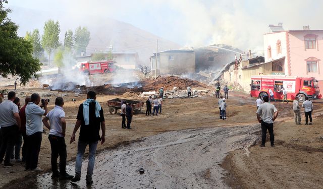 Alevlerin arasındaki kedi kurtarıldı