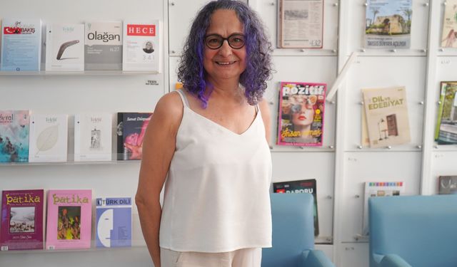 Antalya’da gönüllüler görme engelliler için kitap seslendiriyor