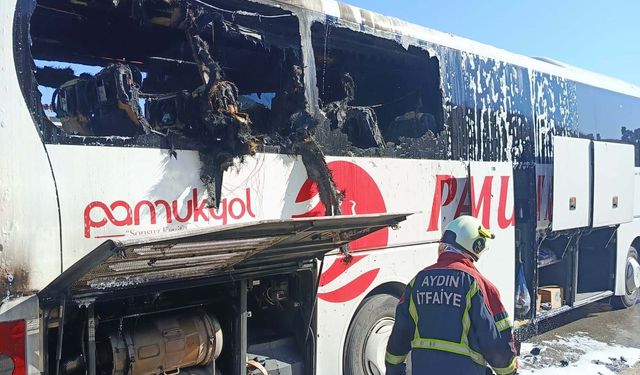 Aydın'da seyir halindeyken alev alan otobüs kül oldu