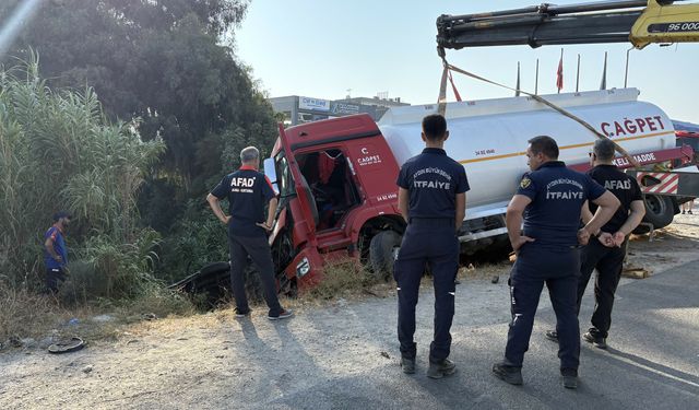 Aydın’da yakıt tankeri minibüse çarptı