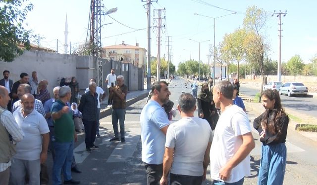 Bağlar'da köylüler tapulu arazilerinden geçen yolu kapattı