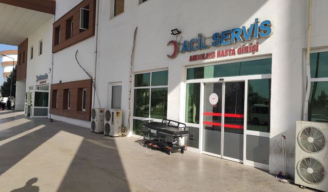 Çaya giren genç boğulma tehlikesi geçirdi