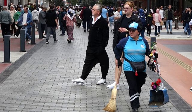 Faraşıyla sokağa renk katan kadın: Maraş’ın Gülü