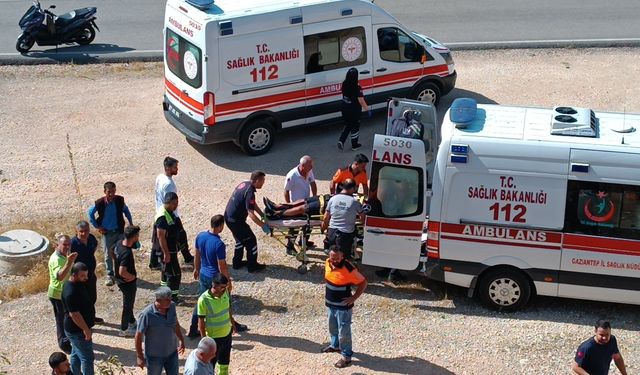 Gaziantep'te otomobil şarampole devrildi