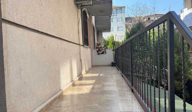 Hırsızlık İçin Girdiği Binada Terliklerini Bırakıp Ayakkabı Çaldı