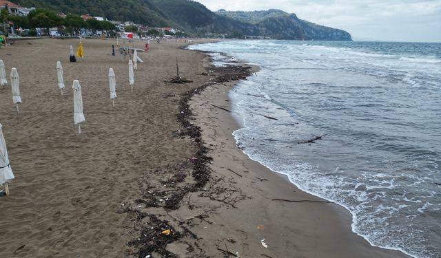 İnkumu sahilinde kirlilik dronla görüntülendi