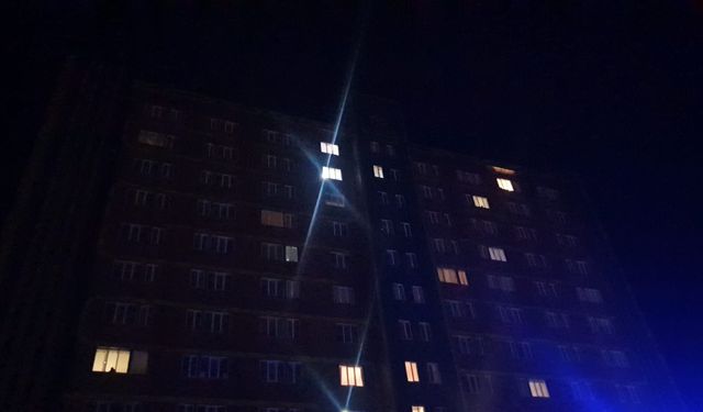 Komşularının kızını kurtarmak isterken yaralandılar