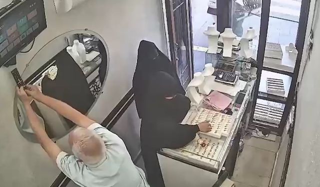 Kuyumcudan 2,5 kilo altın çaldılar