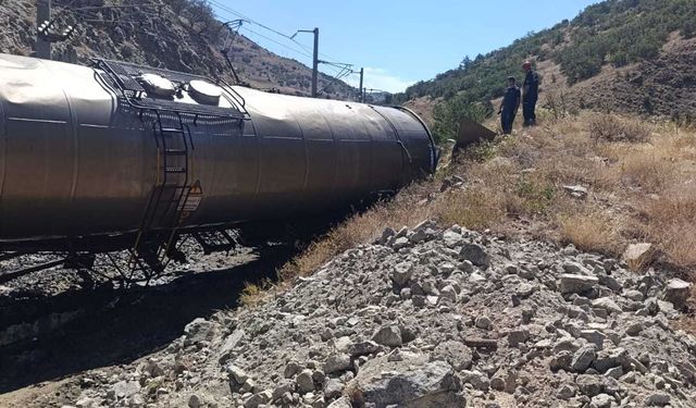 Malatya'da iki yük treni çarpıştı!