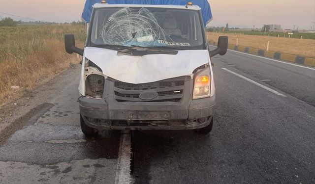 Manisa'da Kamyonet Bisiklete Çarptı