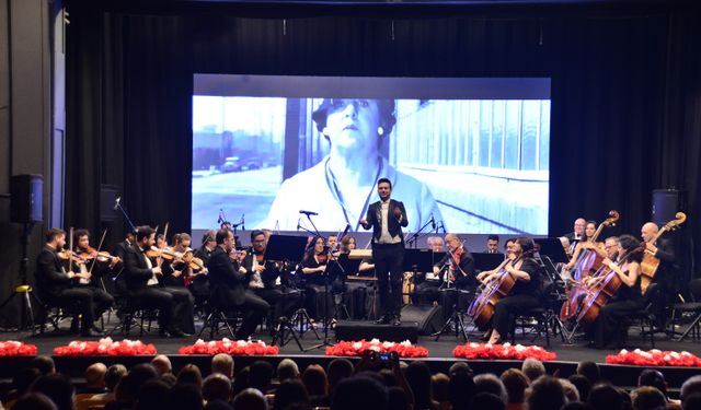 Mehmet Aslantuğ ve Meral Orhonsay'a 'Onur Ödülü'