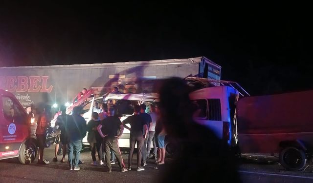 Mersin'de korkutan minibüs kazası!