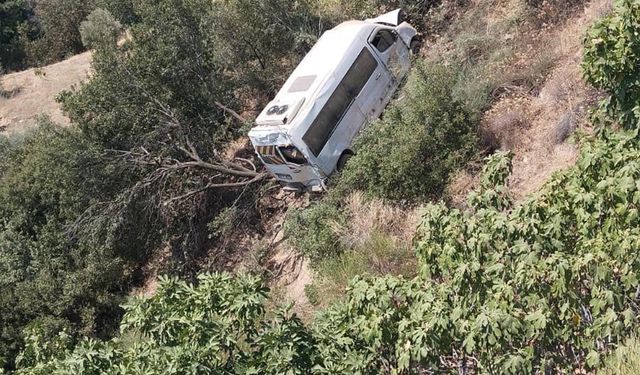 Öğrenci servisi uçuruma yuvarlandı: 5 kişi yaralandı