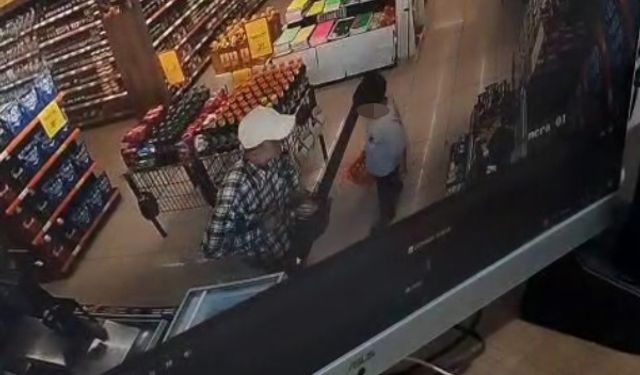 Otizmli çocuğa vurup düşürdü