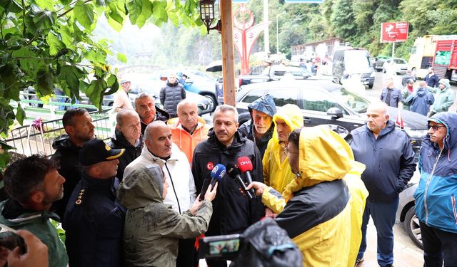 Rize'deki yağışa vali incelemelerde bulundu