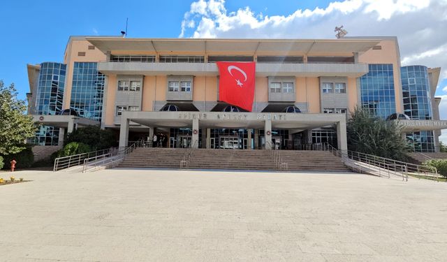 Şehit ailesini dolandıran şüpheliler adliyede