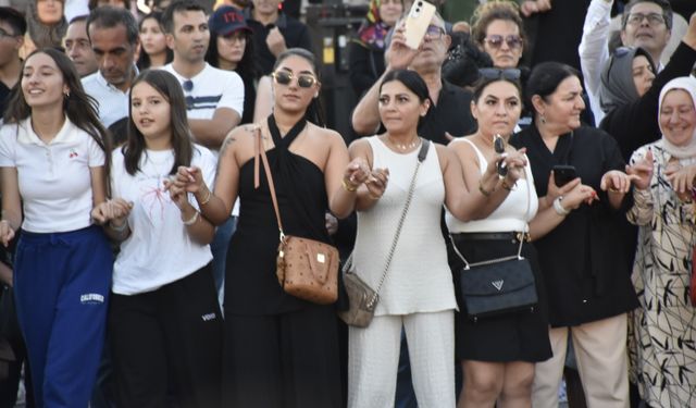 Sivas'ta dev meydan halayı