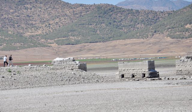 Tahtaköprü Barajı'nda sular çekilmesiyle tarihi demiryolu gün yüzüne çıktı